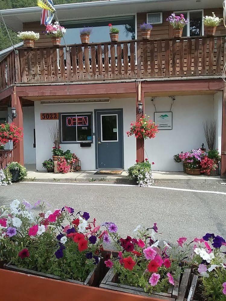 Alpen Motel Radium Hot Springs Eksteriør billede